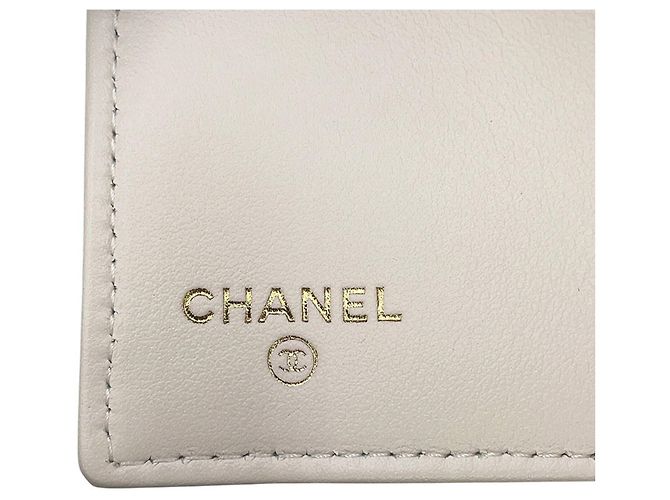 Cartera tríptico Chanel en piel de becerro granulado blanco - vista 12