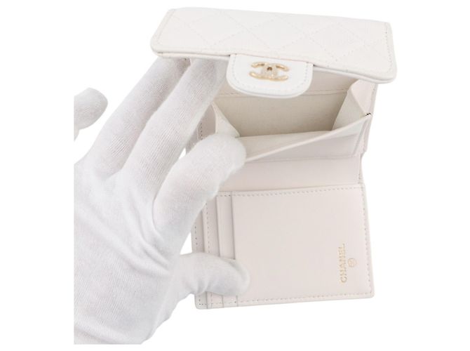 Cartera tríptico Chanel en piel de becerro granulado blanco - vista 6