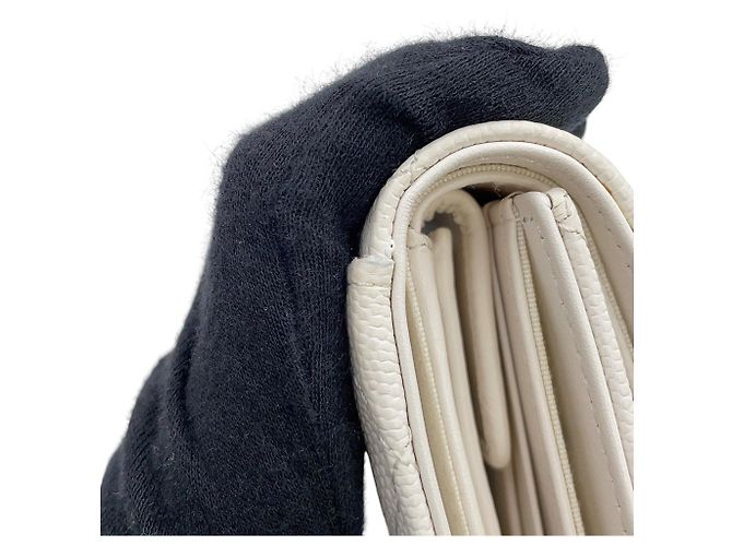 Cartera tríptico Chanel en piel de becerro granulado blanco - vista 8