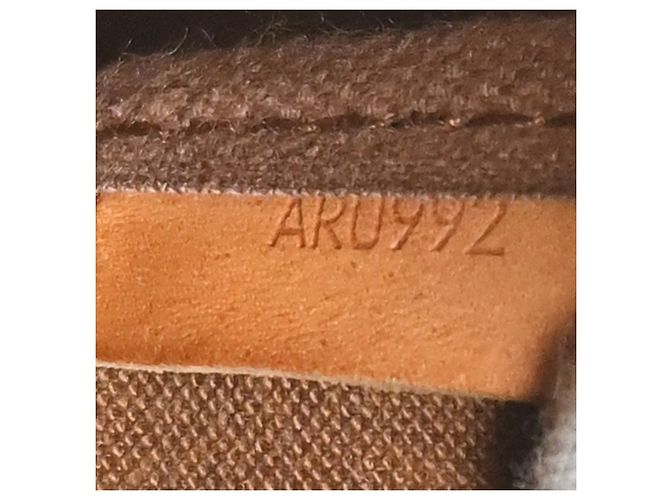 Louis Vuitton Saumur Monogram Canvas 35 Marrone - vista 4