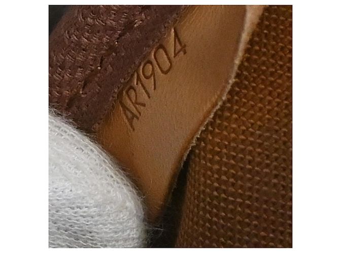 Louis Vuitton Saumur Monogram Canvas 35 Marrone - vista 4