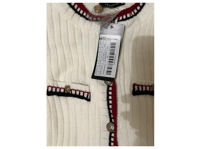 Autre Marque TRENDYOL weißer Strickcardigan mit kontrastierendem Besatz Schwarz Rot - Ansicht 4