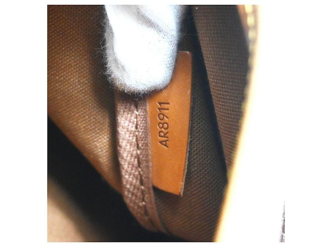 Louis Vuitton Saumur Monogram Canvas 43 Marrone - vista 5