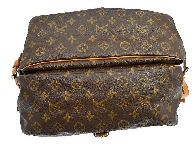 Bolso bandolera Louis Vuitton Saumur Monogram Canvas PM Castaño - vista 3