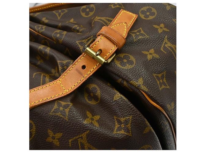 Bolso bandolera Louis Vuitton Saumur Monogram Canvas PM Castaño - vista 6