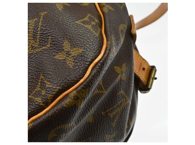 Bolso bandolera Louis Vuitton Saumur Monogram Canvas PM Castaño - vista 7