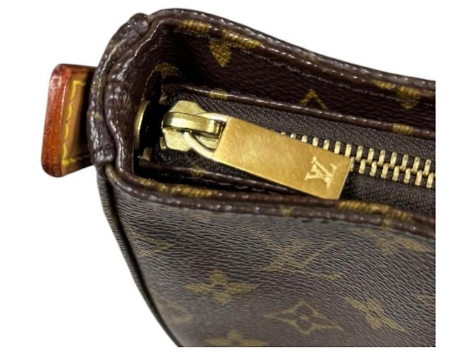 Borsa a tracolla Louis Vuitton Looping MM Monogram Marrone - vista 13