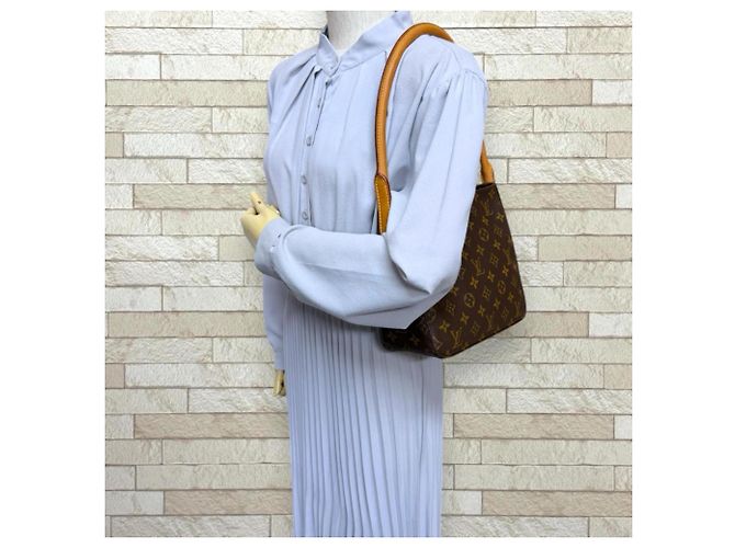 Borsa a tracolla Louis Vuitton Looping MM Monogram Marrone - vista 2