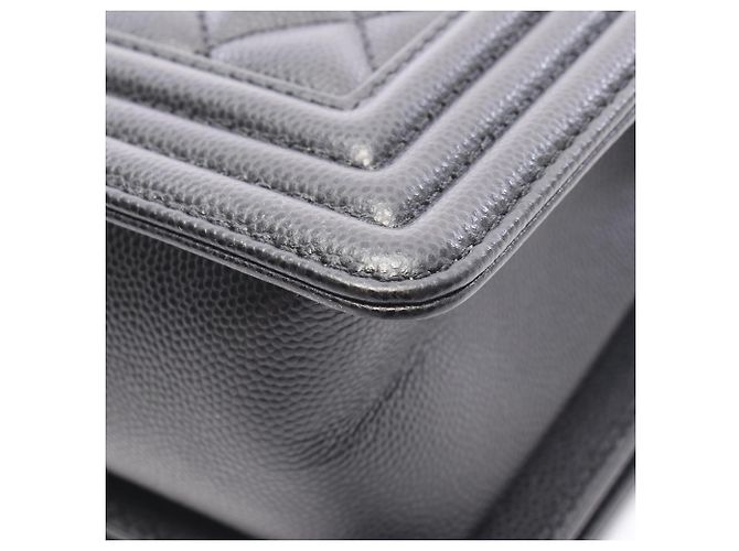 Borsa a tracolla Boy di Chanel in pelle di vitello martellata nera Nero - vista 8