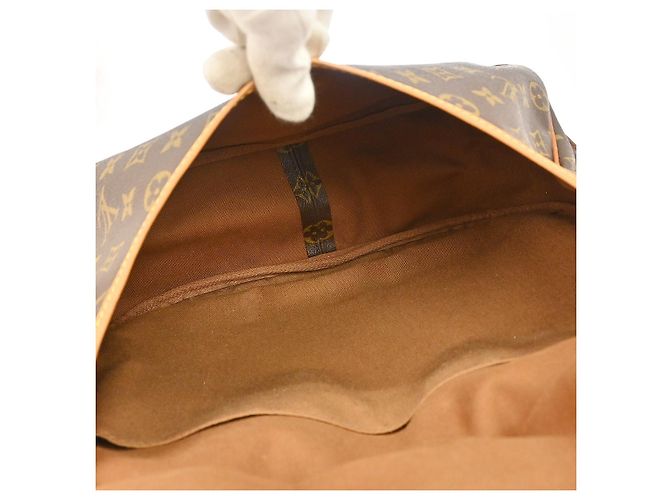 Louis Vuitton Saumur Monogram Canvas 35 Marrone - vista 3