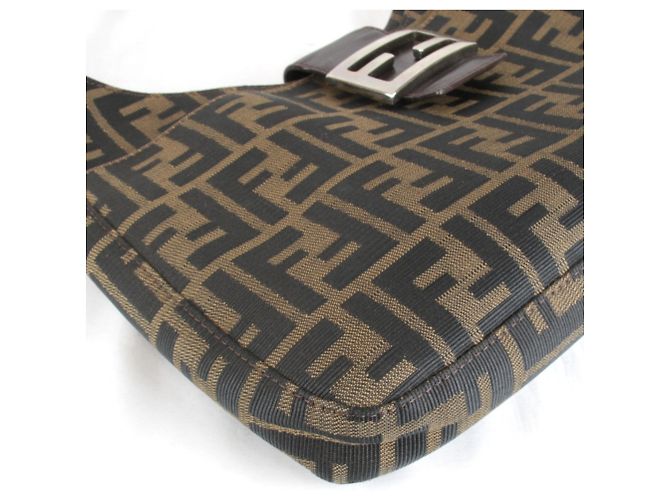 Fendi Zucca Canvas Schultertasche in Khaki - Ansicht 3
