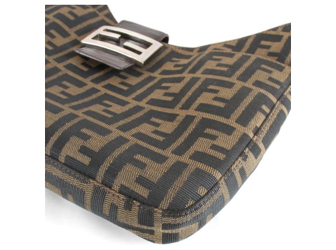 Fendi Zucca Canvas Schultertasche in Khaki - Ansicht 4