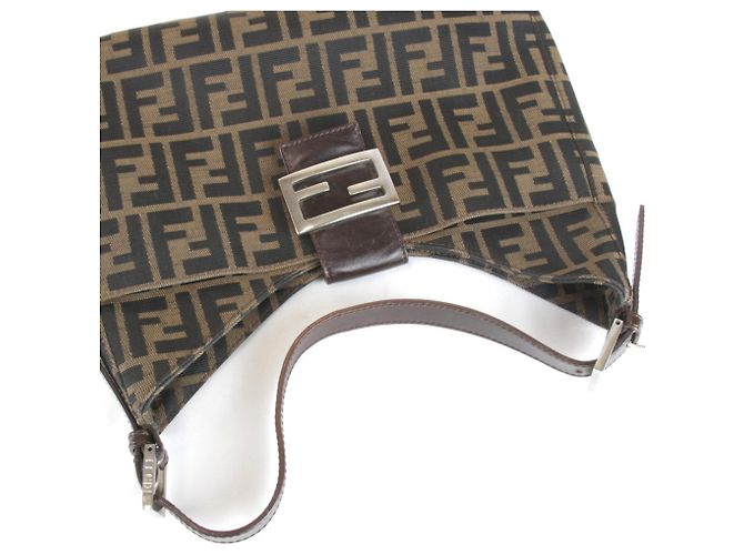 Fendi Zucca Canvas Schultertasche in Khaki - Ansicht 9