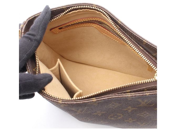 Bolsa de Ombro Louis Vuitton Looping MM Marrom Monograma - vista 3