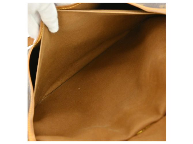 Louis Vuitton Saumur Messenger Monogram Canvas PM Marrone - vista 3