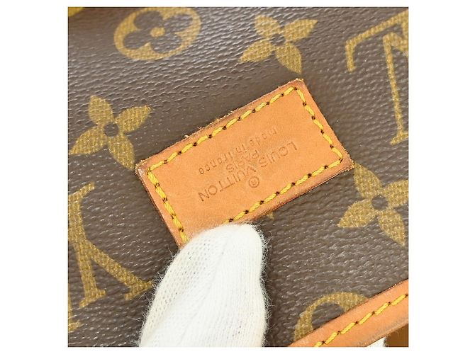 Louis Vuitton Saumur Messenger Monogram Canvas PM Marrone - vista 4