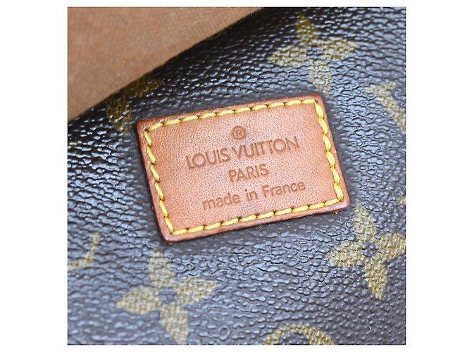 Louis Vuitton Saumur Monogram Canvas 35 Marrone - vista 4