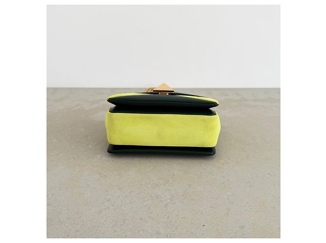 Borsa Valentino Garavani One Stud Medium – Runway Primavera 2022 – Smeraldo e Chartreuse Verde Giallo - vista 11