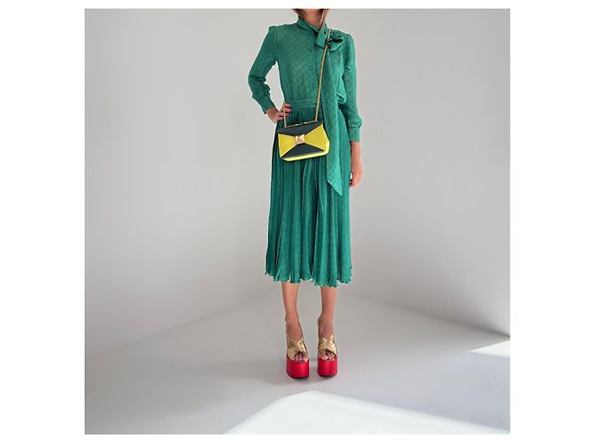 Borsa Valentino Garavani One Stud Medium – Runway Primavera 2022 – Smeraldo e Chartreuse Verde Giallo - vista 13
