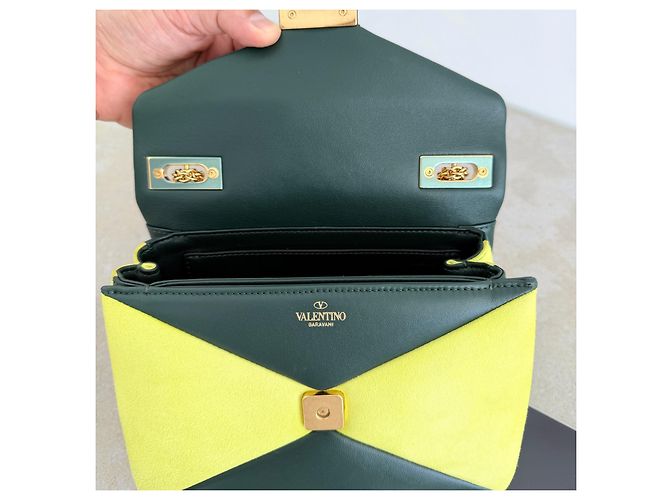 Borsa Valentino Garavani One Stud Medium – Runway Primavera 2022 – Smeraldo e Chartreuse Verde Giallo - vista 14
