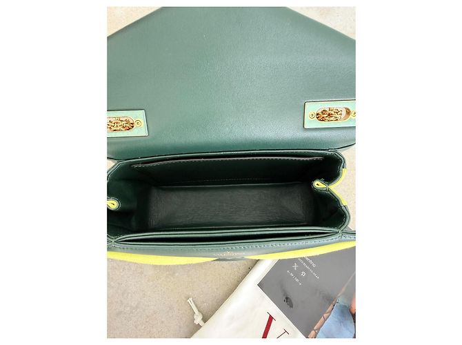 Borsa Valentino Garavani One Stud Medium – Runway Primavera 2022 – Smeraldo e Chartreuse Verde Giallo - vista 15