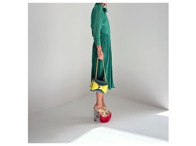 Borsa Valentino Garavani One Stud Medium – Runway Primavera 2022 – Smeraldo e Chartreuse Verde Giallo - vista 18