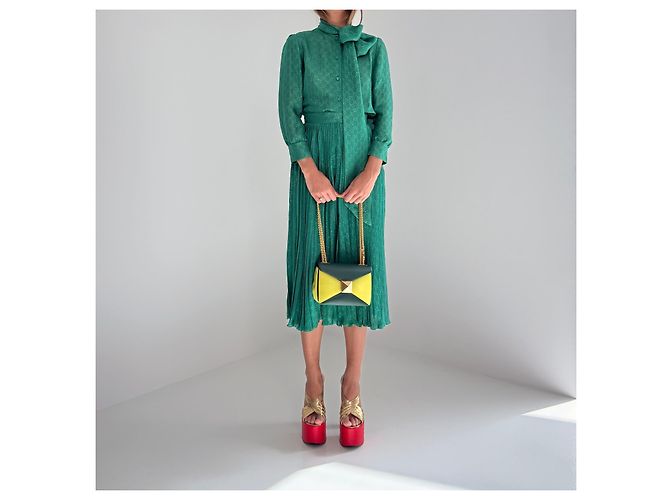 Borsa Valentino Garavani One Stud Medium – Runway Primavera 2022 – Smeraldo e Chartreuse Verde Giallo - vista 6