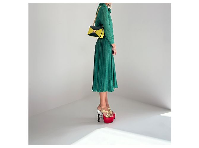 Borsa Valentino Garavani One Stud Medium – Runway Primavera 2022 – Smeraldo e Chartreuse Verde Giallo - vista 9