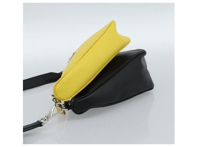 Borsa a Spalla PRADA Triangle in Pelle Nera e Gialla Auth ka4743SM Nero Giallo - vista 3