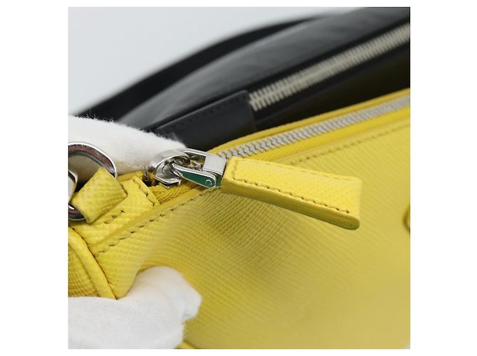 Borsa a Spalla PRADA Triangle in Pelle Nera e Gialla Auth ka4743SM Nero Giallo - vista 8