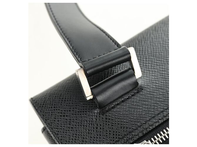 LOUIS VUITTON Taiga Saratov GM Shoulder Bag Ardoise M30882 LV Auth am11814V Grigio - vista 21