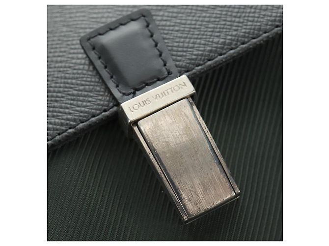 LOUIS VUITTON Taiga Saratov GM Shoulder Bag Ardoise M30882 LV Auth am11814V Grigio - vista 25