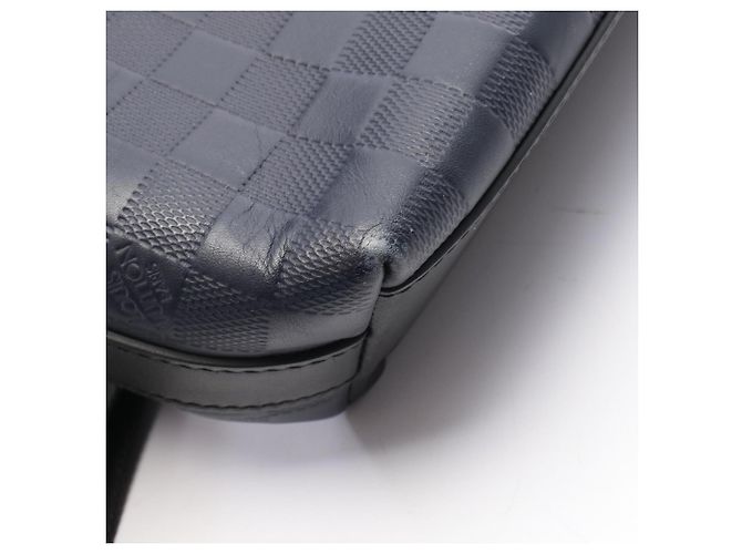 Borsa Louis Vuitton Discovery Messenger PM Nero Blu navy - vista 13