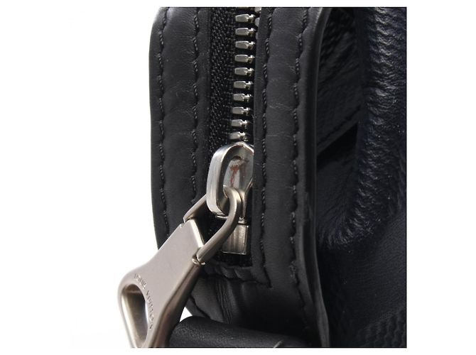 Borsa Louis Vuitton Discovery Messenger PM Nero Blu navy - vista 14