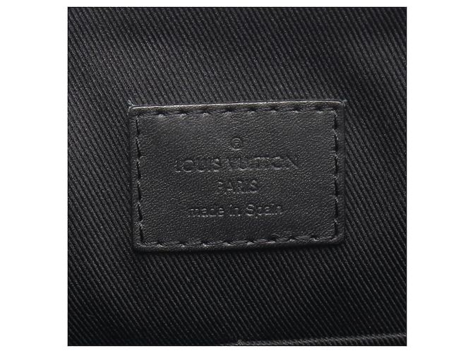 Borsa Louis Vuitton Discovery Messenger PM Nero Blu navy - vista 4