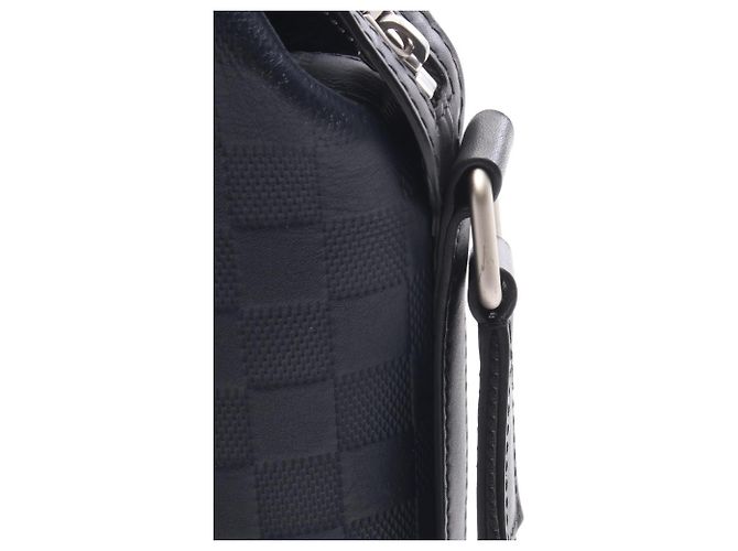 Borsa Louis Vuitton Discovery Messenger PM Nero Blu navy - vista 6