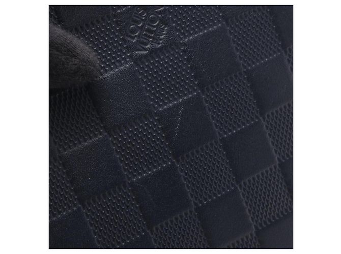Borsa Louis Vuitton Discovery Messenger PM Nero Blu navy - vista 7