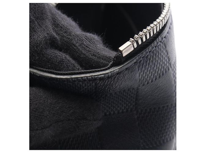 Borsa Louis Vuitton Discovery Messenger PM Nero Blu navy - vista 9