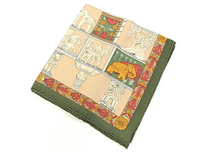 Hermès Sciarpa in seta Hermes - Carre 42 TORANA Beige Verde Cachi - vista 4