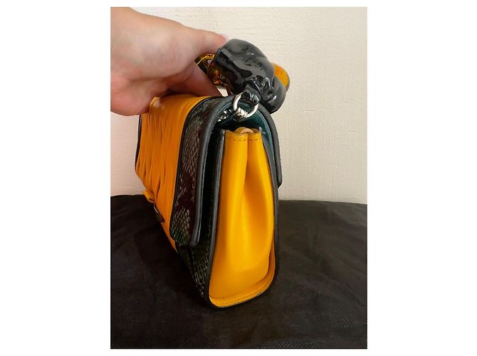 Miu Miu Borsa in pelle gialla e pitone Nero Verde Giallo - vista 10