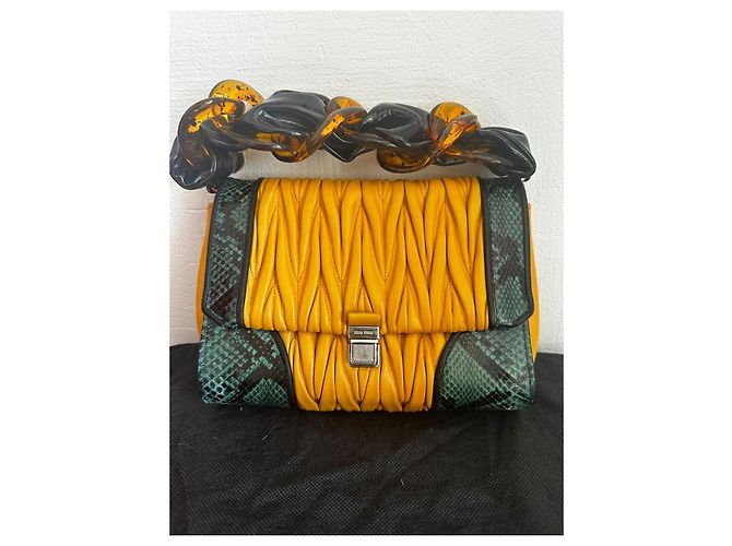 Miu Miu Borsa in pelle gialla e pitone Nero Verde Giallo - vista 12