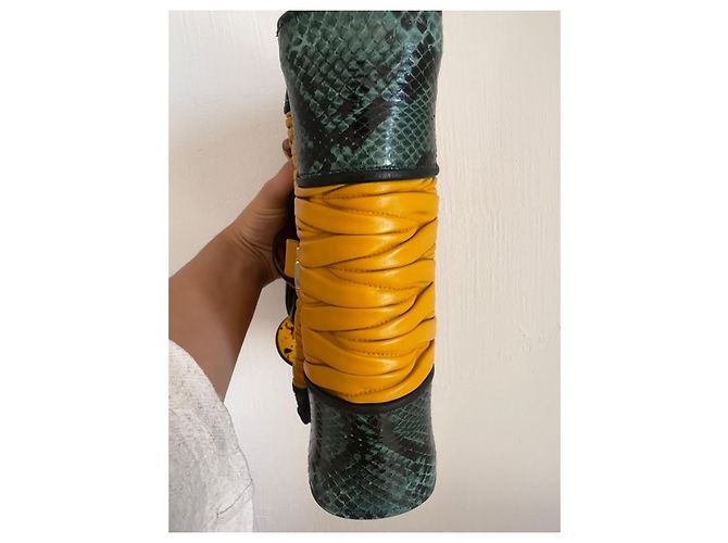 Miu Miu Borsa in pelle gialla e pitone Nero Verde Giallo - vista 13