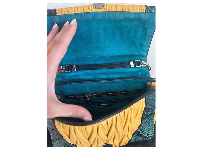 Miu Miu Borsa in pelle gialla e pitone Nero Verde Giallo - vista 6