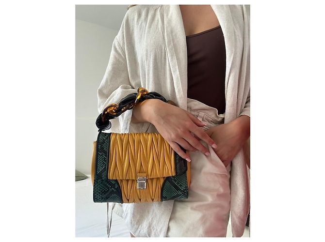 Miu Miu Borsa in pelle gialla e pitone Nero Verde Giallo - vista 8