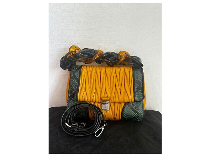 Miu Miu Borsa in pelle gialla e pitone Nero Verde Giallo - vista 9