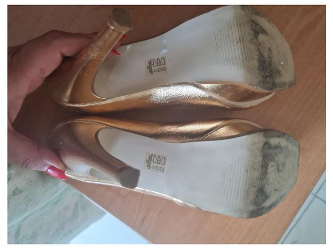 Autre Marque San Marina Goldene Leder-Pumps - Ansicht 2