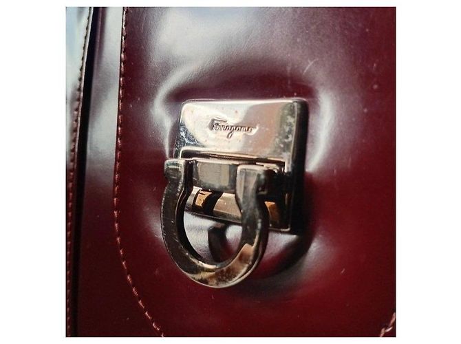 Borsa a tracolla Salvatore Ferragamo Gancini in pelle vernice Marrone Rosso - vista 4