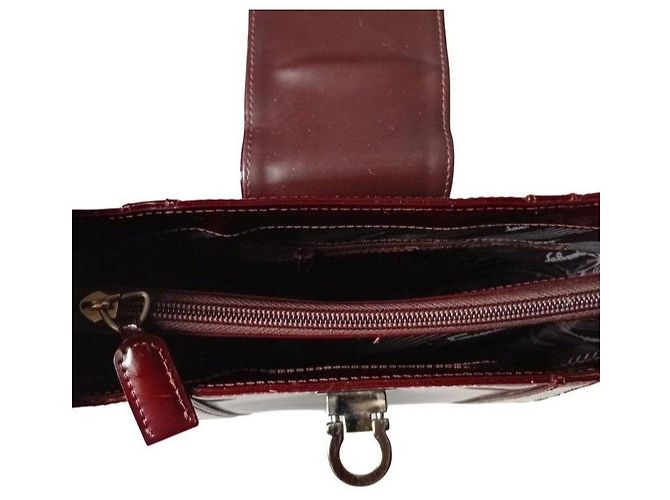 Borsa a tracolla Salvatore Ferragamo Gancini in pelle vernice Marrone Rosso - vista 7