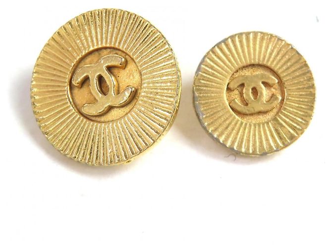 Timeless Chanel COCO Knopf Golden - vista 3