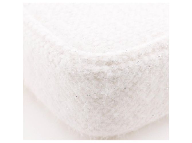 Coffret di Natale Chanel 2024 Pochette in Tweed Bianco - vista 4